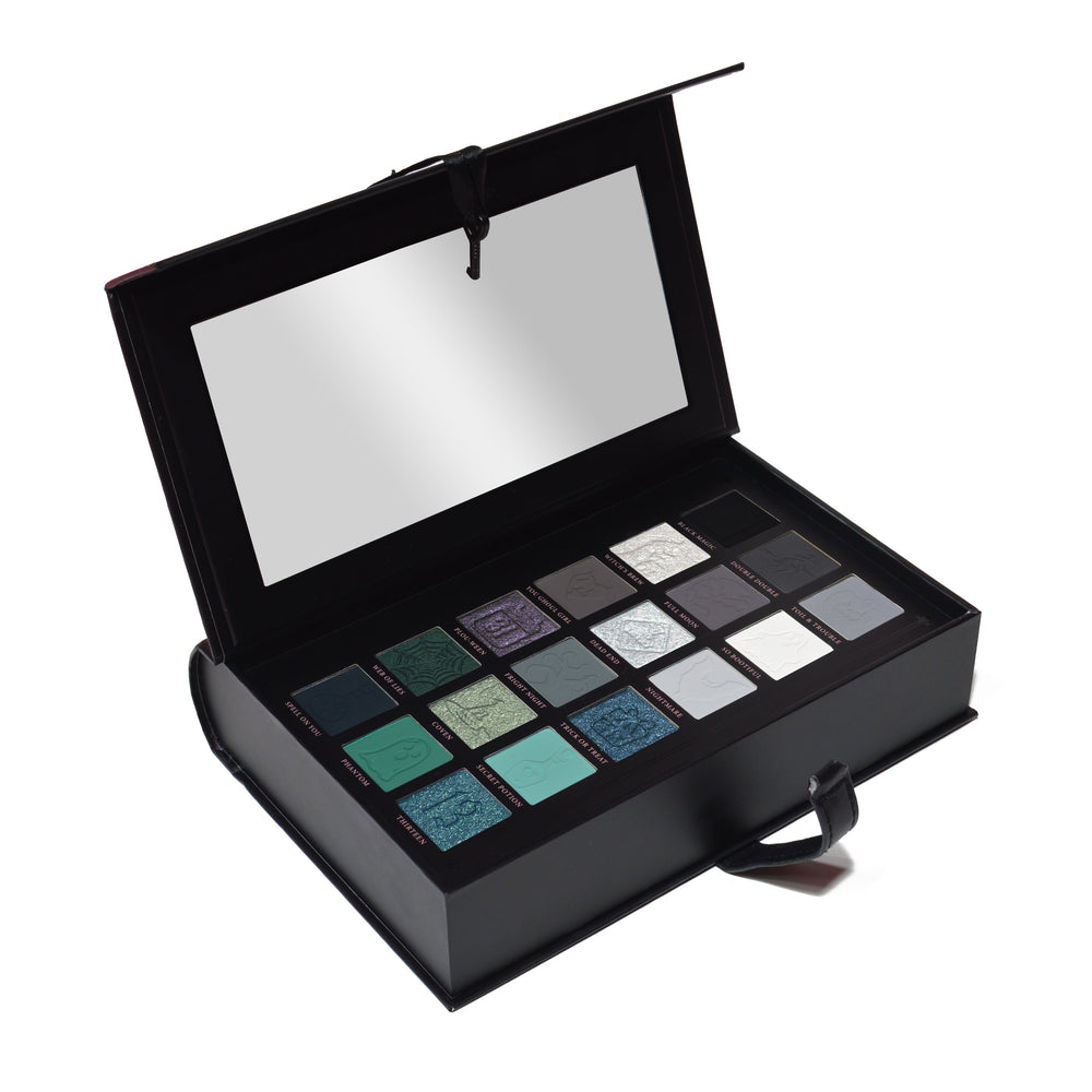 Paleta de sombras de ojos de Halloween A Droplet Of Magic de P.Louise