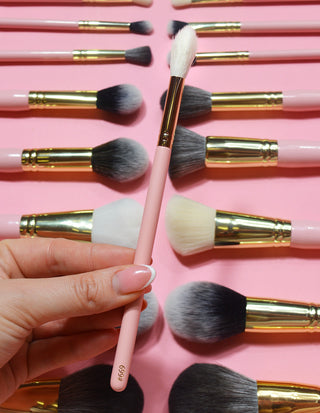 P.Louise #669 Tapered Fluffy Duster Brush